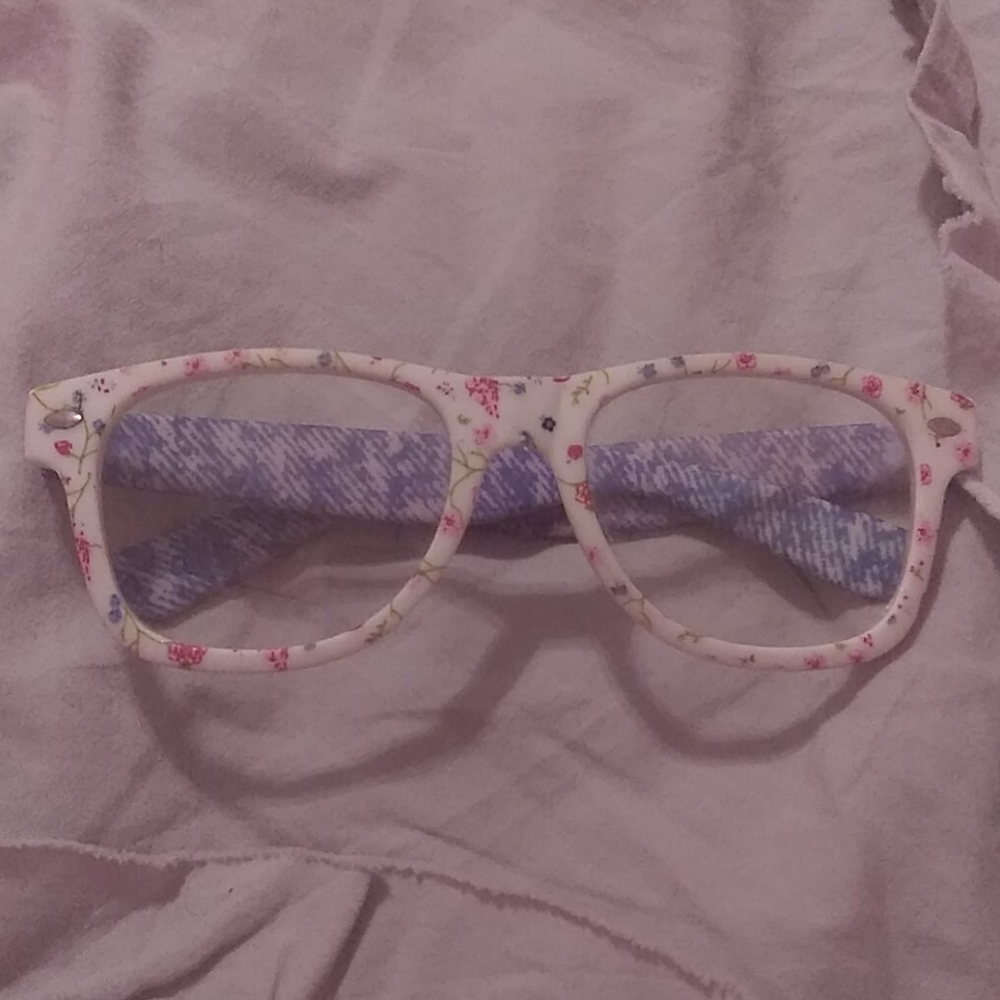 Girls small fake glasses